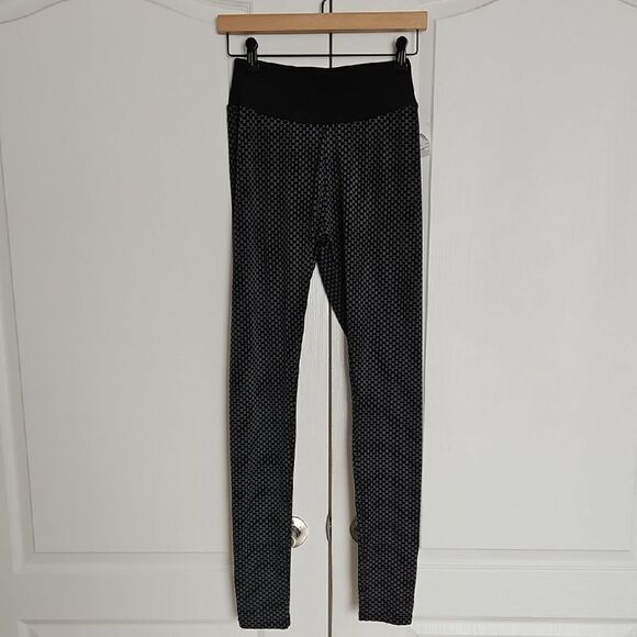 Black and Gray Leggings With Butt-Lift - Picture 3 of 16